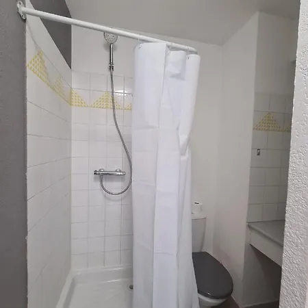 Studio Avec Terrasse Proche Centre Ville *